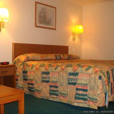 Anderson Chesterfield Travel Inn Daleville Habitación foto