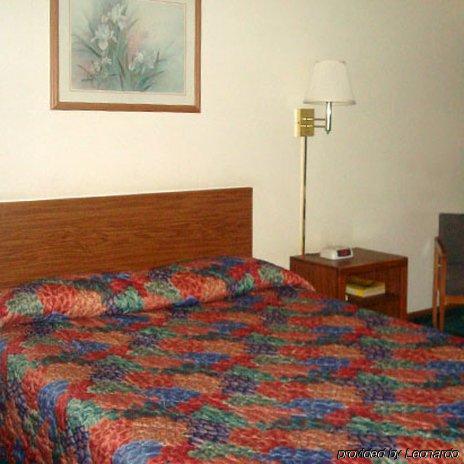 Anderson Chesterfield Travel Inn Daleville Habitación foto